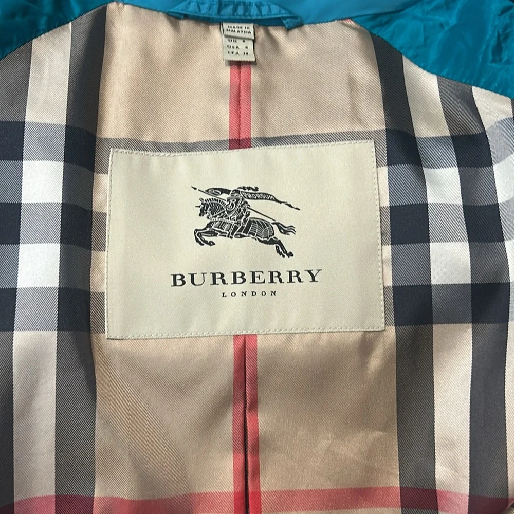 Ladies Burberry trenchcoat size 4. EUC. - Picture 6 of 9